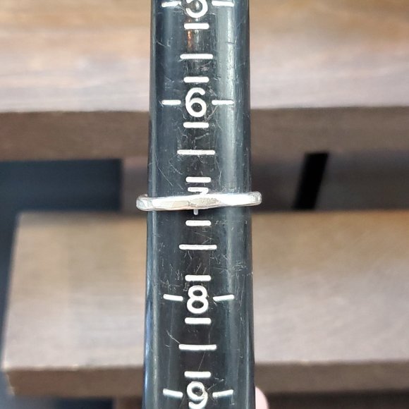 Size 7 Sterling Silver Flat Hammered Edges Ring - Picture 4 of 6